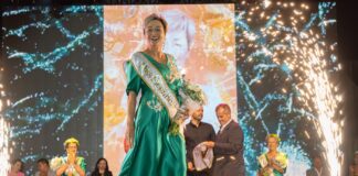 Vallehermoso corona a Ana María Morales Ramis como Reina de los Mayores