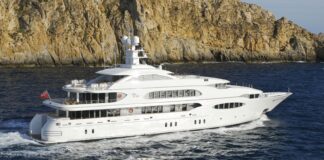 El yate ‘Vive la Vie’ uno de los más lujosos del mundo abandera el puerto de San Sebastián de La Gomera