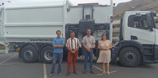 San Sebastián de La Gomera recibe el primer camión recolector de carga lateral para el servicio de limpieza