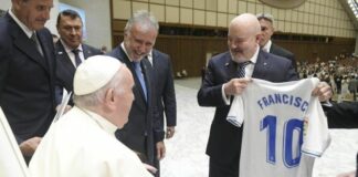 Torres invita al Papa a visitar Canarias