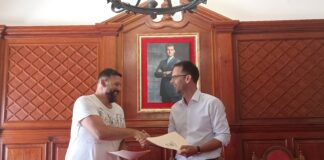San Sebastián de La Gomera firma el primer convenio anual con el Club Deportivo Vela y Aventura