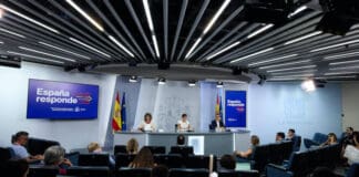 El Gobierno aprueba limitar la calefacción a 19 grados en invierno, apagar escaparates y edificios públicos a las 22 horas e impulsar el teletrabajo