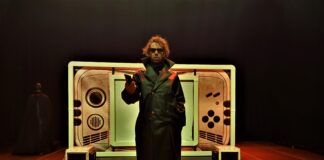 ‘Con cobertura’, de Reciclown Teatro, trabaja con el público adolescente los roles y el buen uso de las nuevas tecnologías