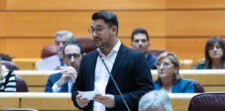 Transportes asegura a Chinea que analizará con la CNMC “la subida excesiva” de las tarifas aéreas en las rutas con Canarias