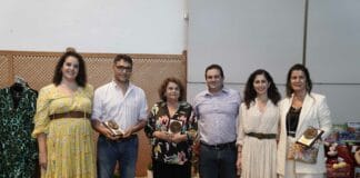 El Cabildo reconoce la trayectoria y dedicación de tres comercios de La Gomera