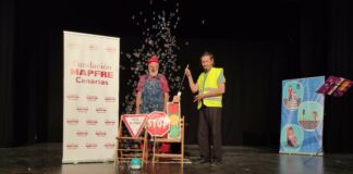 Los escolares de La Gomera aprenden educación para la seguridad vial con el espectáculo «LOS PAYASOS DE LA TROUPE»