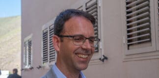 Reyes critica la estrategia de intoxicación permanente de IxLG