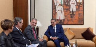 El presidente de Canarias avanza que la aerolínea Binter iniciará este verano tres nuevas rutas con Marruecos y que existe un compromiso para activar la línea marítima con Tarfaya