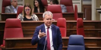 Franquis: “No existe ni en el Gobierno canario ni en el de España ningún debate sobre la bonificación del 75% para los viajes de los residentes en las islas”