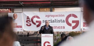 Curbelo urge a una “solución real” al colapso del Puerto de Los Cristianos