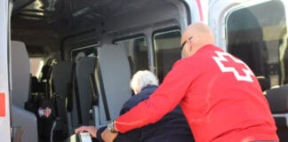 Cruz Roja en Canarias ofrece el servicio de transporte adaptado y sociosanitario para que las personas con movilidad reducida puedan ejercer su derecho al voto