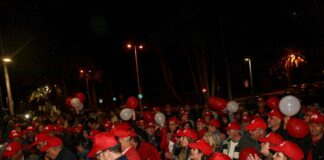 La tradicional pegada de carteles marca el inicio de la campaña electoral de ASG en La Gomera