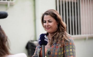 ASG reconoce la dedicación de Solveida Clemente y su contribución a la transformación de Hermigua