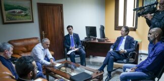 La futura bajada fiscal del precio del combustible repercutirá de forma directa en el precio que pagan los herreños, gomeros y palmeros