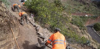 El Cabildo de La Gomera ejecuta trabajos de mejoras en una veintena de senderos de la red insular
