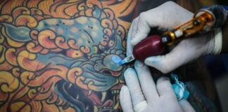 Sanidad ordena retirar una tinta para tatuajes y maquillaje permanente