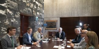 El Gobierno y la mayoría de los grupos parlamentarios firman el Pacto Canario por la Migración