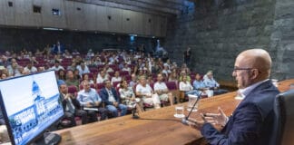 Gran acogida en Tenerife en la reunión informativa sobre la consulta pública para la elaboración de la Ley de Ordenación del uso turístico de viviendas