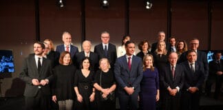 El presidente del Gobierno destaca la «integridad, compromiso con la democracia y enorme sabiduría» de Jerónimo Saavedra