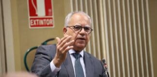 Curbelo plantea un nuevo modelo turístico que incremente su repercusión en el bienestar social de los canarios