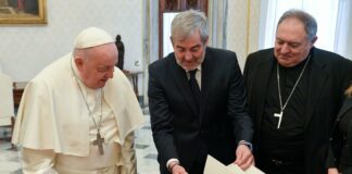 El presidente Clavijo llama la atención sobre la emergencia migratoria en Canarias en su Audiencia con el Papa Francisco