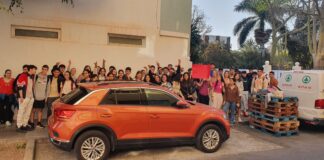 Alumnado de segundo de Bachillerato del IES San Sebastián se concentran ante la Dirección Insular de Educación de La Gomera