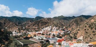 Vallehermoso adjudica más de medio millón de euros en obras para el municipio