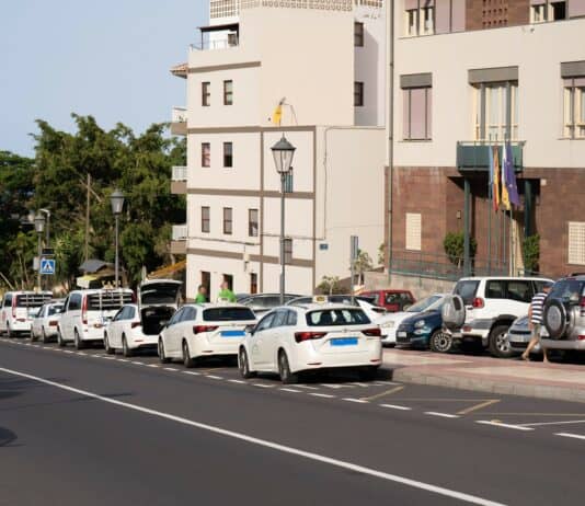 El Cabildo abona las ayudas al sector del taxi con 54 licencias beneficiadas y una inversión de 248 mil euros
