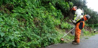 El Cabildo de La Gomera refuerza el operativo de conservación de carreteras durante la Semana Santa