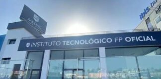 Impulsa tu carrera desde las Islas: Estudia una FP Online en Canarias