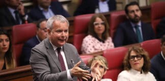 Franquis acusa a Clavijo de poner “patas arriba” el sector turístico de Canarias