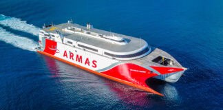 Armas Trasmediterránea programa refuerzos con motivo del Día de Canarias