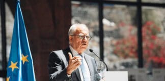 Curbelo: “El aeropuerto de La Gomera lleva 25 años dando un servicio esencial para la isla”