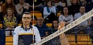 Conferencia arbitral de Herminio Mendoza en el Campus de Vóleybol Gomahara