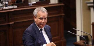 Franquis a Clavijo: “Han dejado abandonada a Canarias por salvar a su socio de gobierno, la valentía se demuestra poniendo a las islas y la verdad por delante y no lo han hecho”