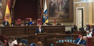 El Parlamento de Canarias convalida el decreto ley de modificación de la Ley de Ordenación del Transporte por Carreteras de Canarias