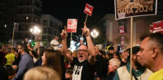 Unas 130.000 personas toman el centro de Valencia al grito de “Mazón dimisión”