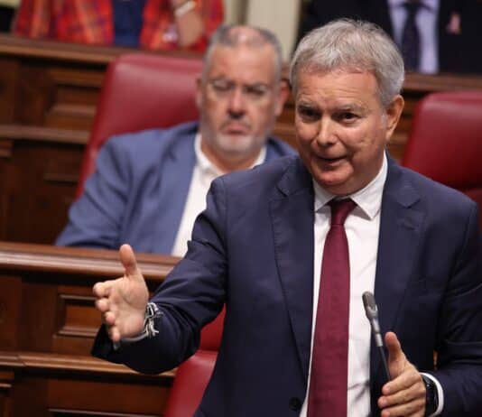 El PSOE lleva a Pleno el balance de los tres años de gestión del Gobierno canario, la tasa turística y la sobrecarga laboral del personal sanitario en Canarias
