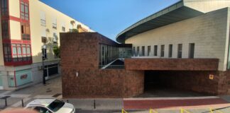 Noche –y día—en vela de los vecinos y vecinas del Pabellón de Deportes de San Sebastián de La Gomera