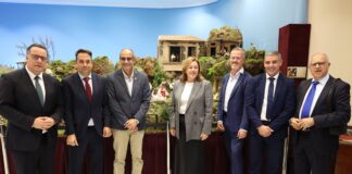 El Belén del Parlamento rinde homenaje a las bajadas de la Virgen de Los Reyes y de las Nieves