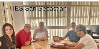 La diputada Esther Rodríguez entrega ejemplares de ‘Nuestra Constitución’ en centros educativos de La Gomera