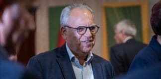 Ausencia de una política con mayúsculas