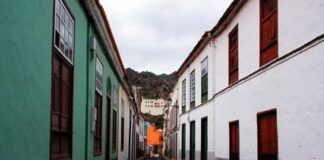 Avanza la rehabilitación del casco urbano de Vallehermoso con una reunión informativa con los beneficiarios