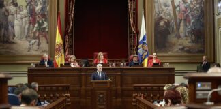 Clavijo anuncia una ofensiva político-jurídica para limitar la residencia y la compra de viviendas a extranjeros