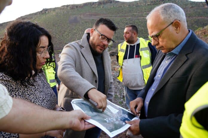160525 La consejera insular de Obras Públicas, Cristina Ventura - El gerente del CIAG, Itamar Morales - El presidente del Cabildo de La Gomera, Casimiro Curbelo