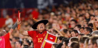 Muere Manolo ‘el del Bombo’, el aficionado más ilustre de la selección española de fútbol