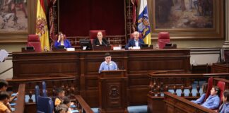 Los escolares canarios se comprometen a reducir el uso de pantallas para fomentar el juego, la lectura y el tiempo en familia