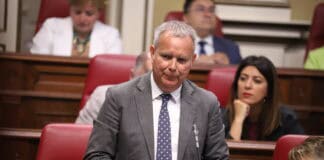 Franquis a Clavijo sobre la acogida de menores migrantes: “Esto lo contamina el PP, su socio de Gobierno, no Madrid”