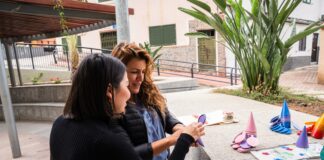 La Gomera transforma una tonelada de bolsas de plástico en pequeños contenedores de basura