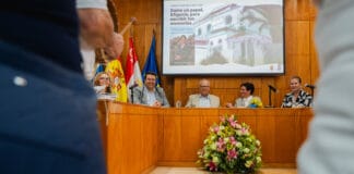La Gomera rinde homenaje a Efigenia Borges en la presentación de su nuevo libro